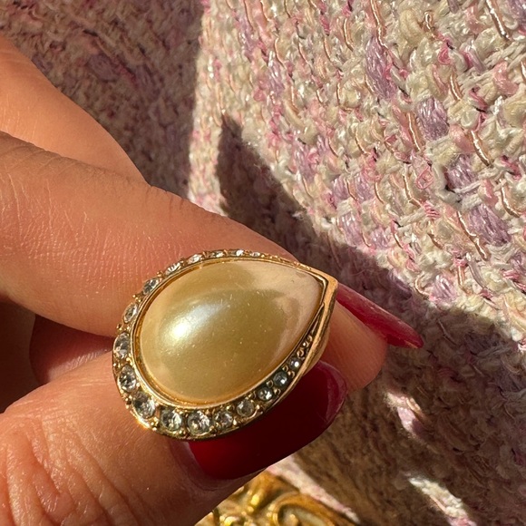 SWAROVSKI crystals and faux pearls tear drop earrings for pierced ears - Picture 12 of 13